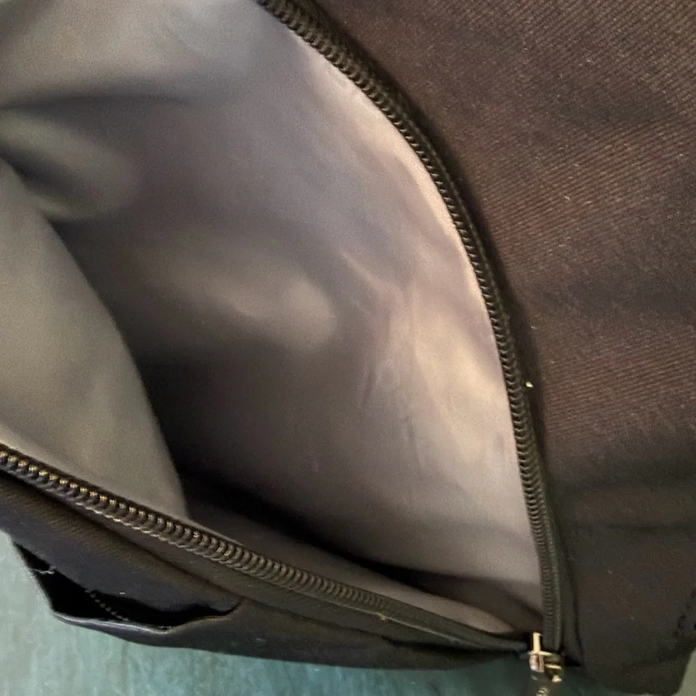 OSOCE anti-theft waterproof crossbody sling bag for travel and daily use.